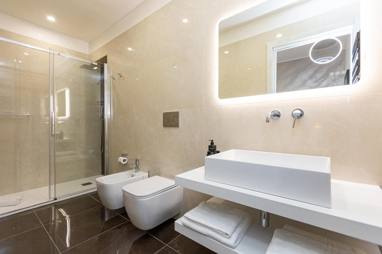Kosmo Rome Luxury Hotel ภายนอก รูปภาพ